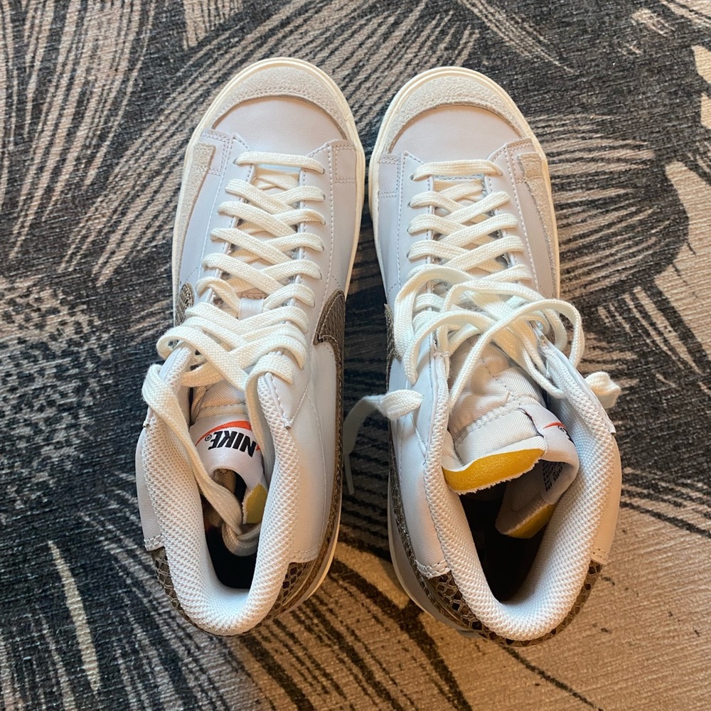 Us mens 9 Snakeskin Nike Blazers